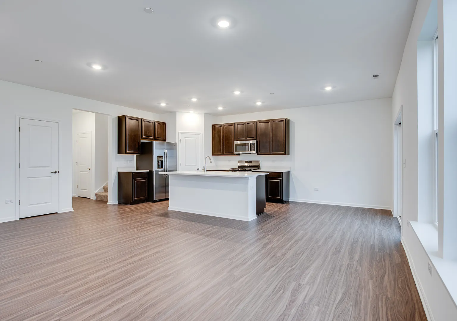 3 bed, 2.5 bath, 1840 sqft, $3,000 — Photo 4
