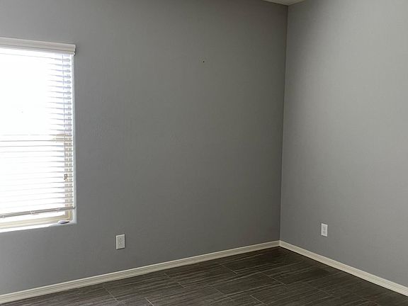 4th image of 16482 W Lariat Ln