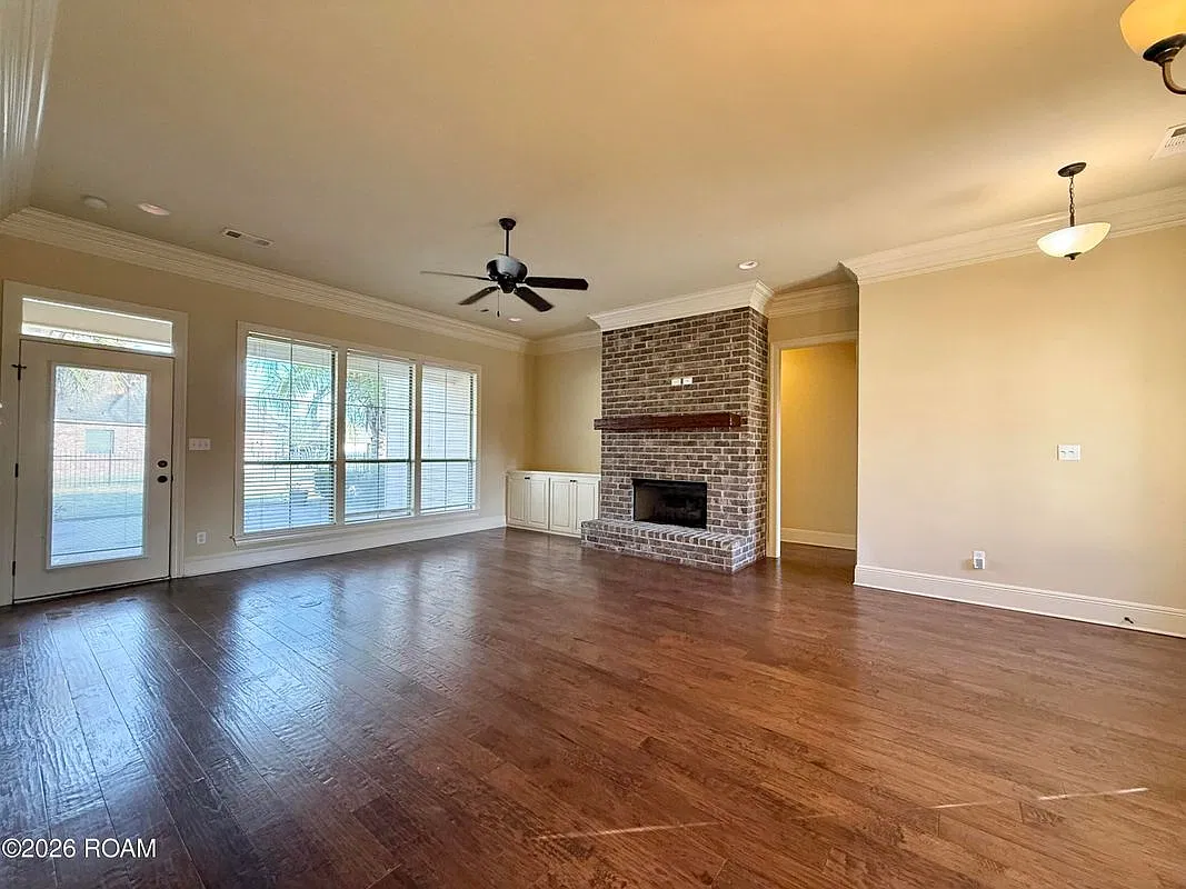 3 bed, 2.0 bath, 1634 sqft, $2,200 — Photo 3