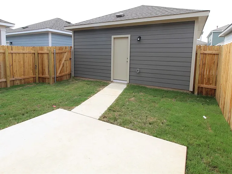 2028 Arendale Dr — Photo 26