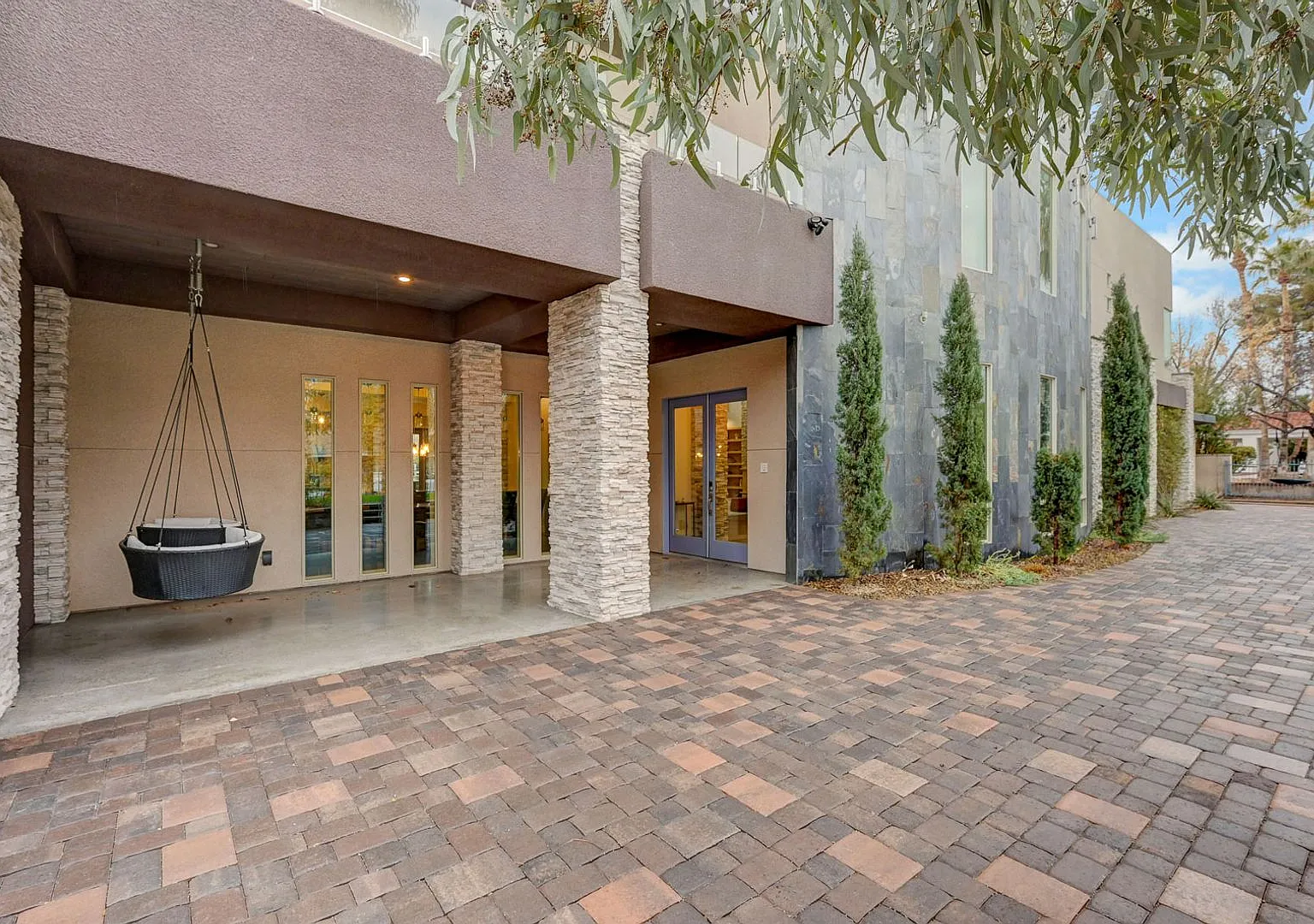 *Edgewood 2111 — Photo 3