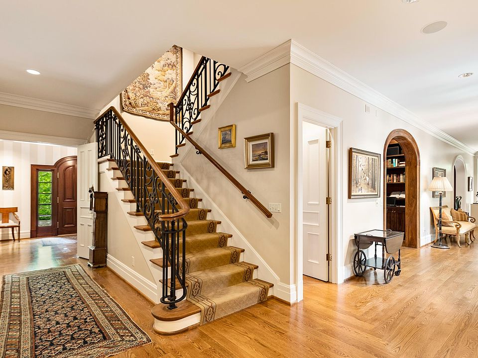 1st image of 311 Sunnyside Dr