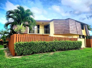 61 Springdale Cir, Palm Springs, FL 33461