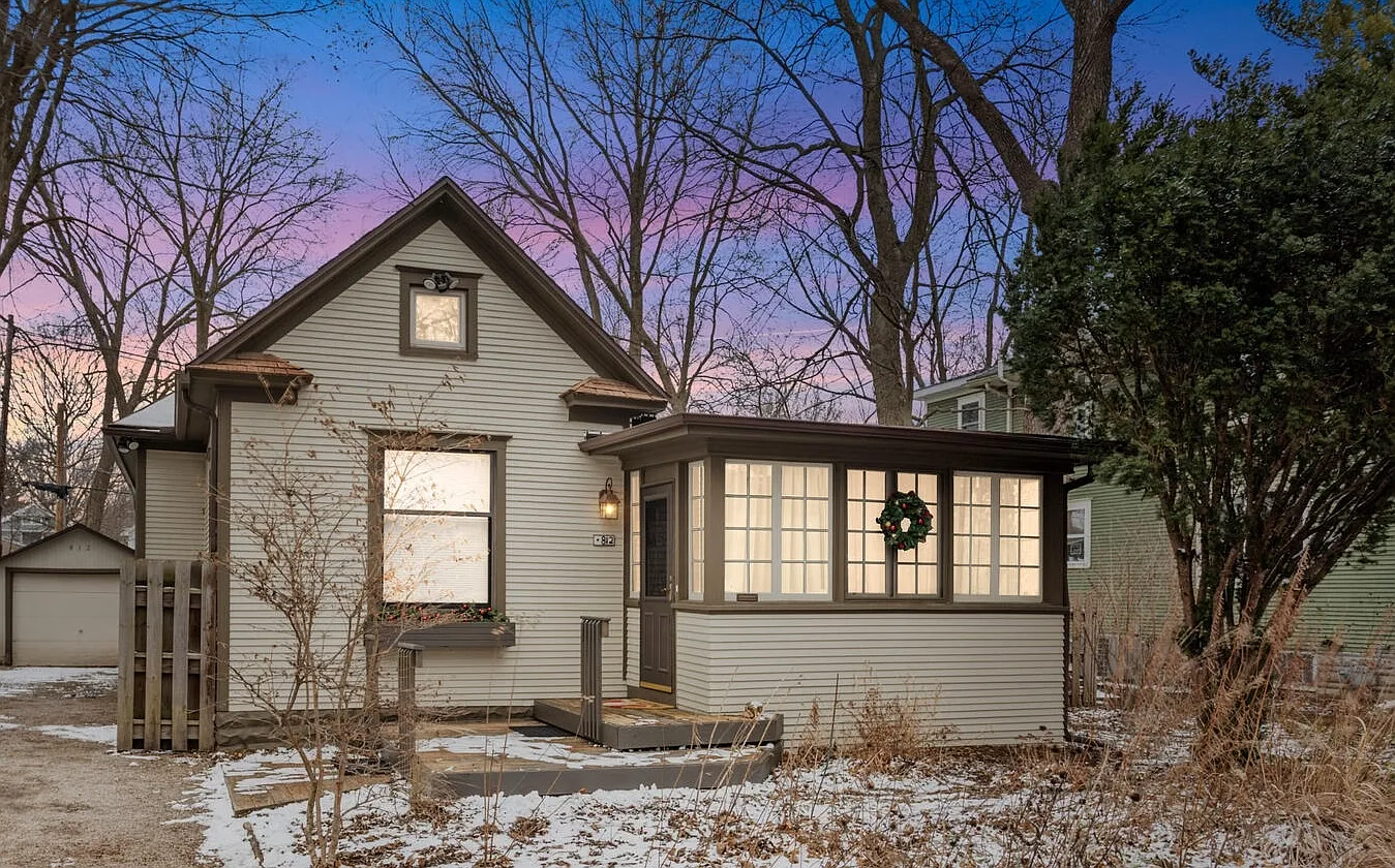 812 W White St photo 1