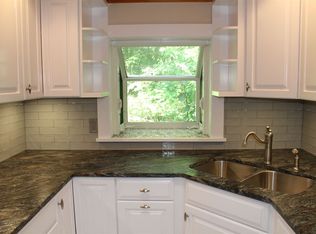 15 Burdickville Rd, Bradford, RI 02808