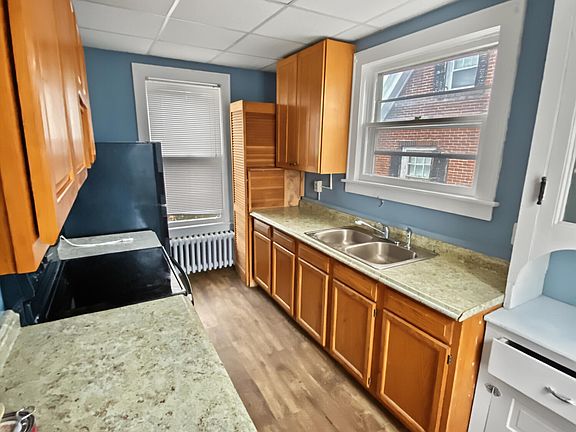 3rd image of 212 N 7th St
