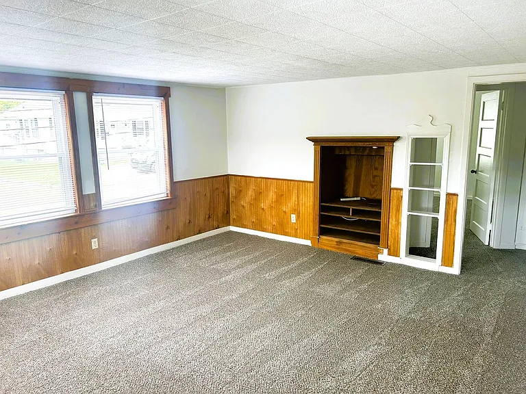 110 Capitol Blvd — Photo 2