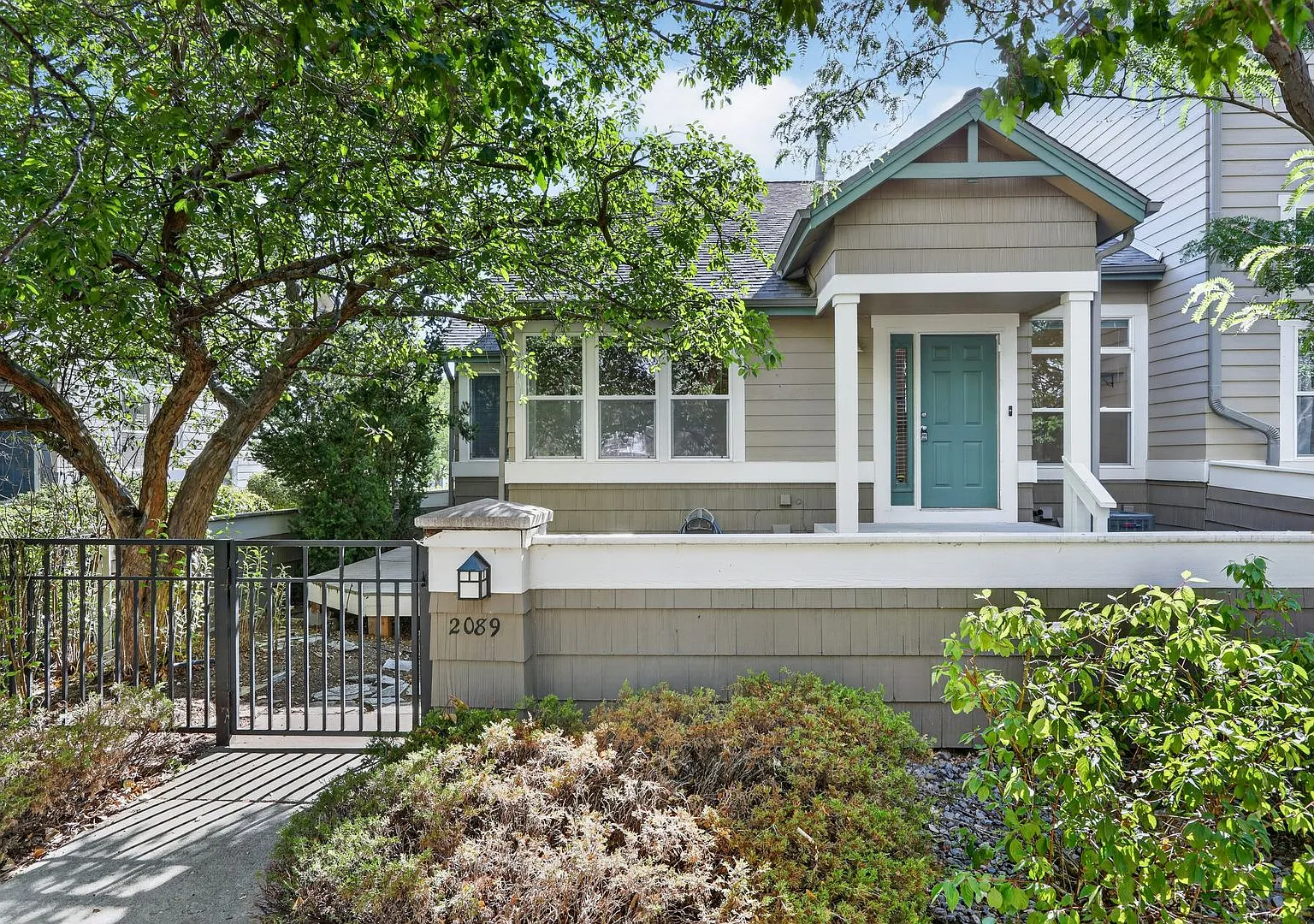 Beautiful 3-Bed Indian Peaks Townhome with Finished Basement & 2-Car Garage — Photo 1