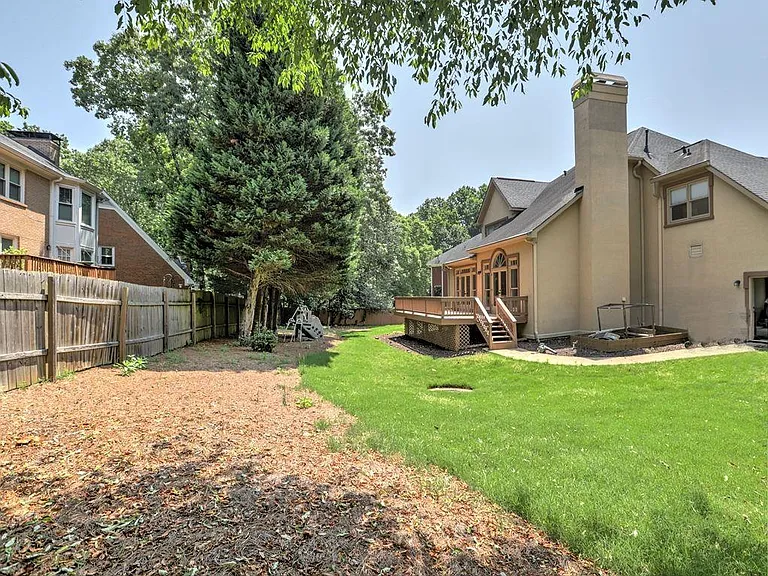 3237 Waldwick Way SE — Photo 32