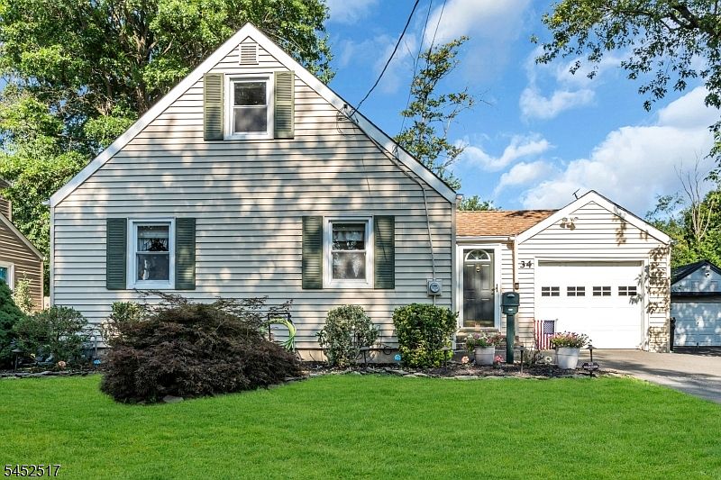 1st image of 34 Baldwin Ave