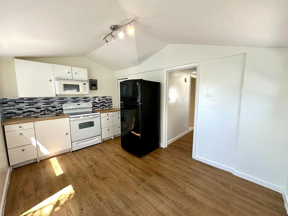 6101 Webster Ave #2