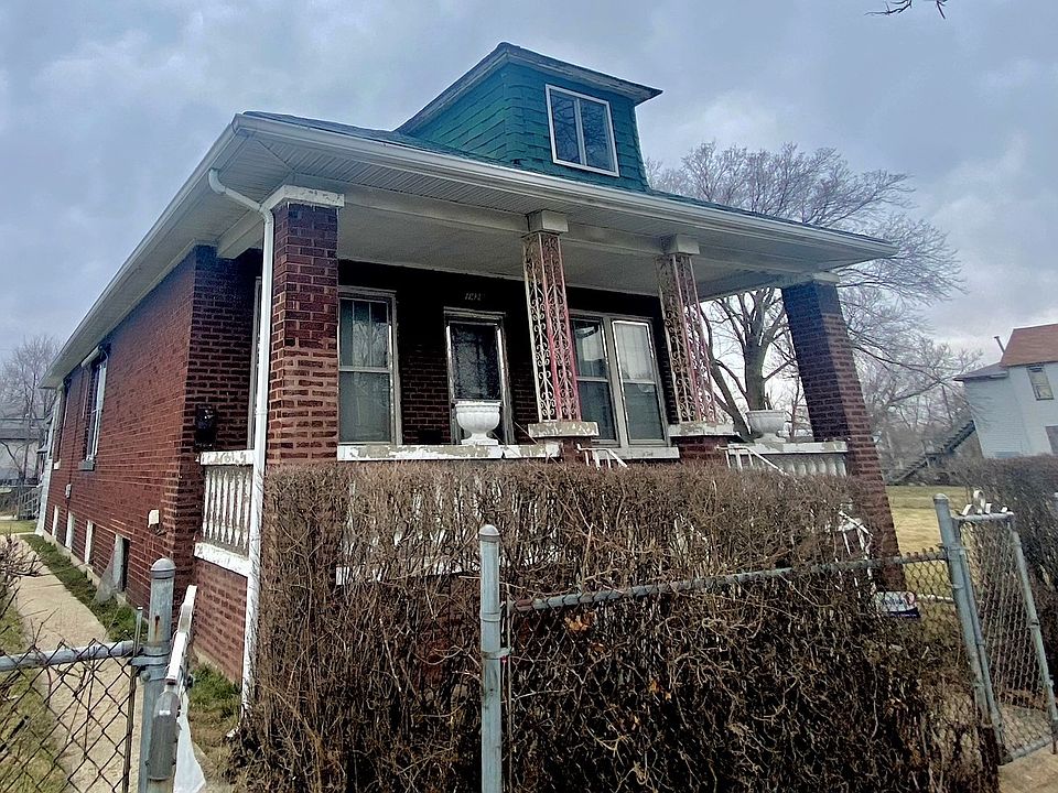 1st image of 1426 Center Ave