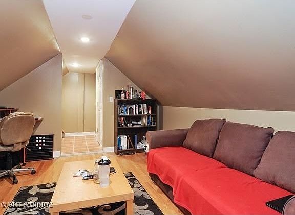4th image of 1828 N Washtenaw Ave #2