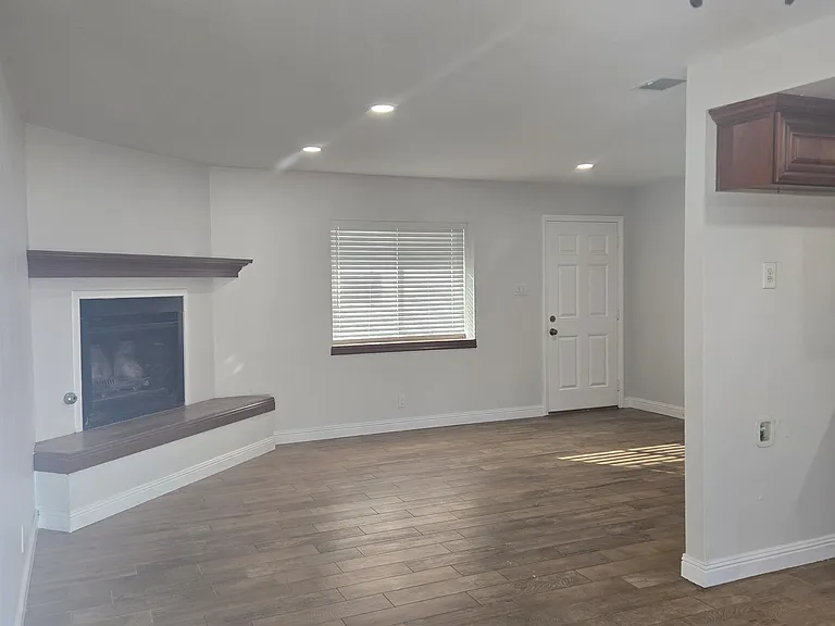 21259 Rosewood St — Photo 4