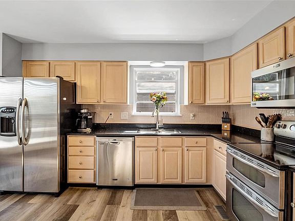 4th image of 309 Westwind Estates Ln
