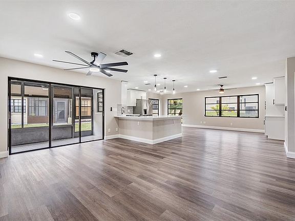 3rd image of 3488 Woodridge Ln