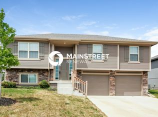 102 Samantha St, Raymore, MO 64083