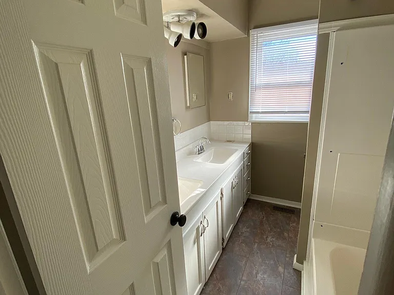 601 S Woodlawn Blvd — Photo 13