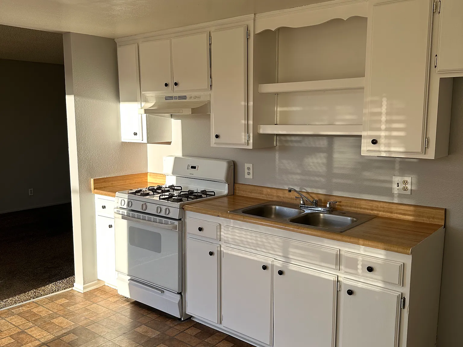 2 bed, 950 sqft, $1,775 — Photo 2
