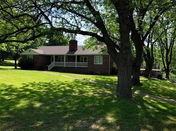 711 High St, Berryville, AR 72616