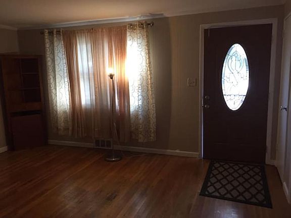 5th image of 25 Mayfair Dr