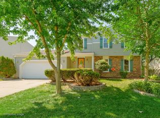 737 Edenwood Dr, Roselle, IL 60172