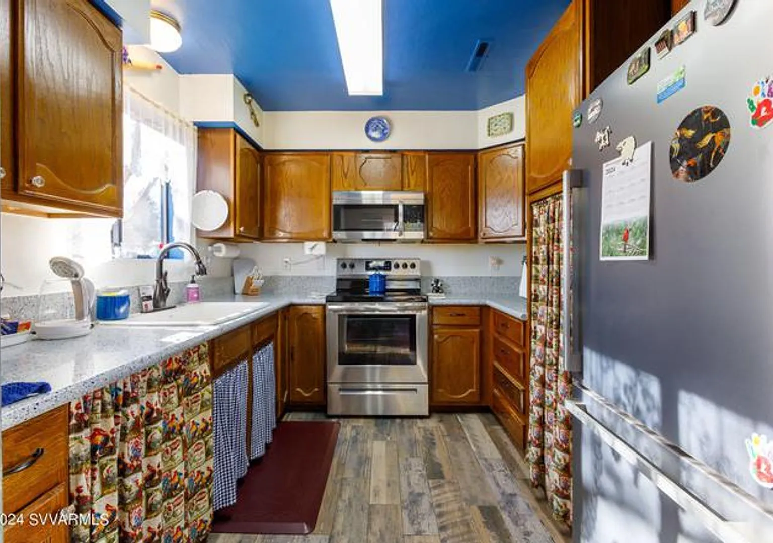 Coming Soon - Completely Furnished - 2 Bedroom Home with Loft - Contact Property Pros Property Ma... — Photo 2