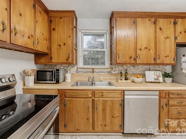 3728 Seaforth Dr — Photo 6