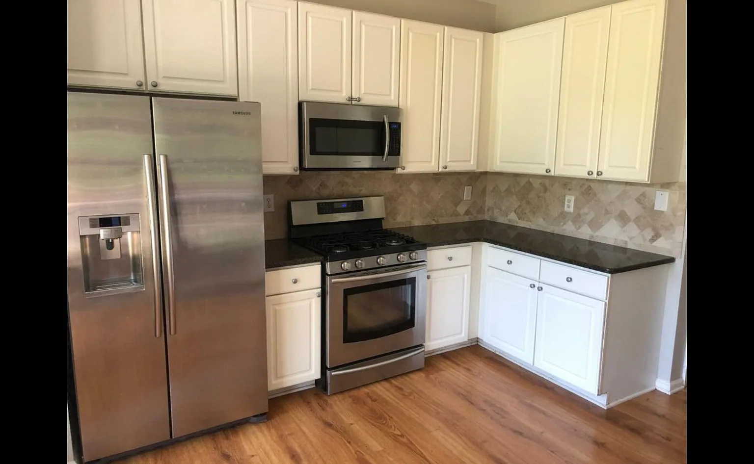 4 bed, 2.5 bath, 2319 sqft, $2,600 — Photo 3
