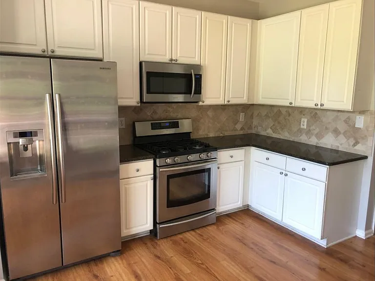 3208 Belford Dr — Photo 3