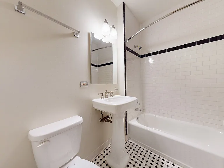 1413-15 E. 57th — Photo 7