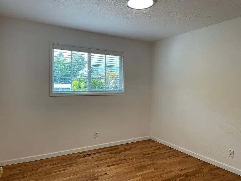 517 Eastwood Dr — Photo 18