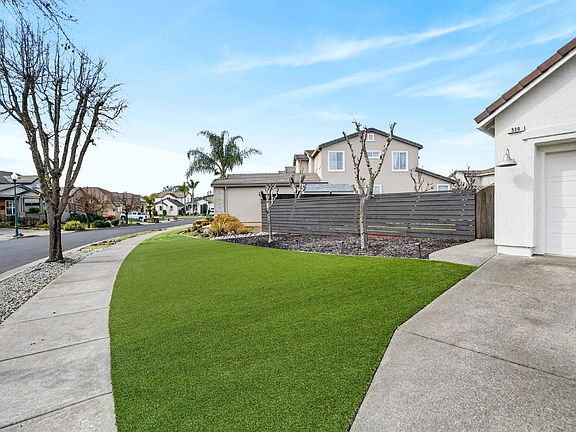 5th image of 536 Sauvignon Place