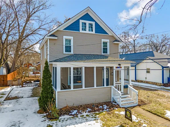 128 Clarence St, Holly, MI 48442