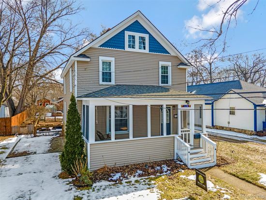 128 Clarence St, Holly, MI 48442