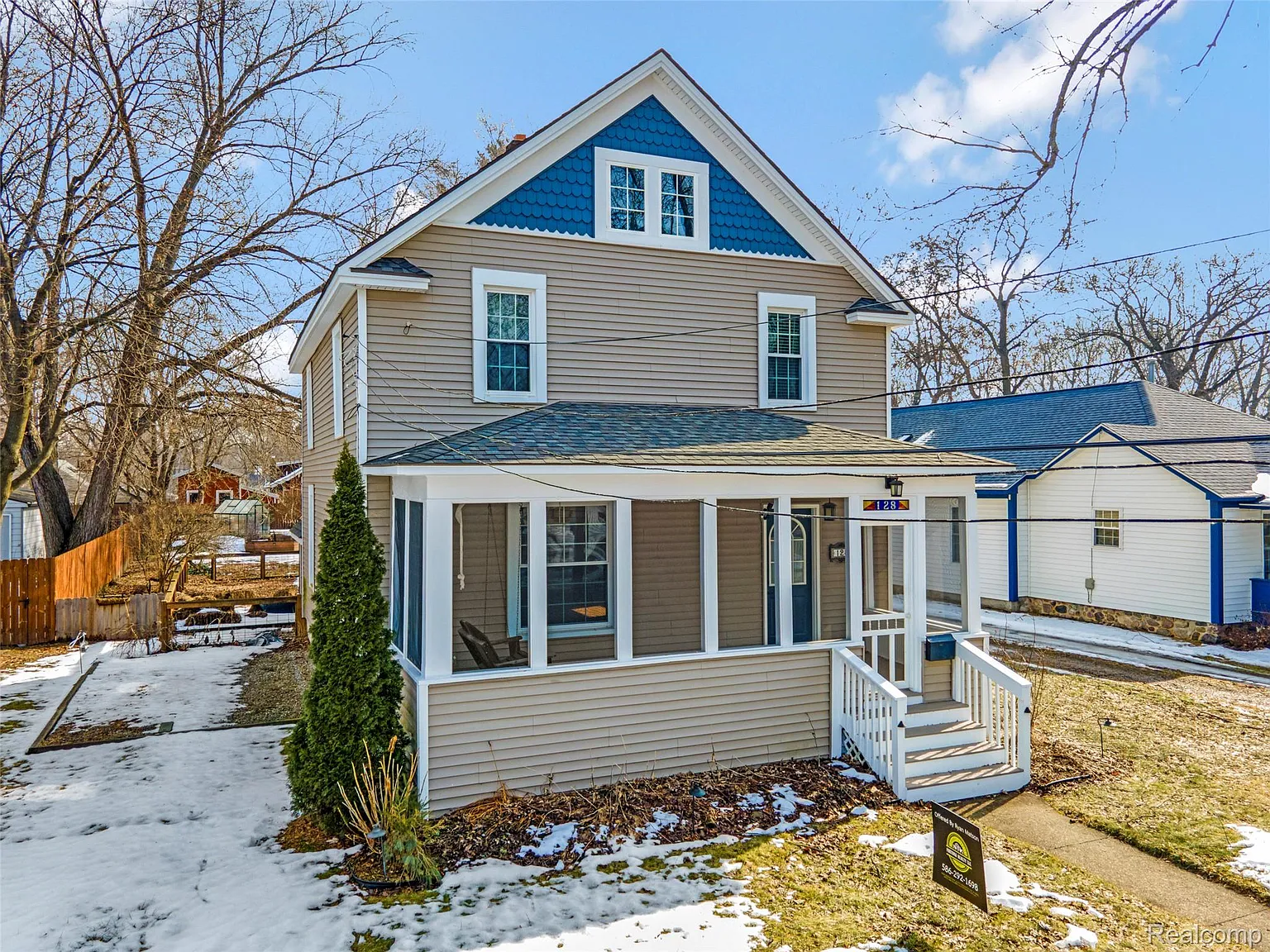 128 Clarence St photo 1