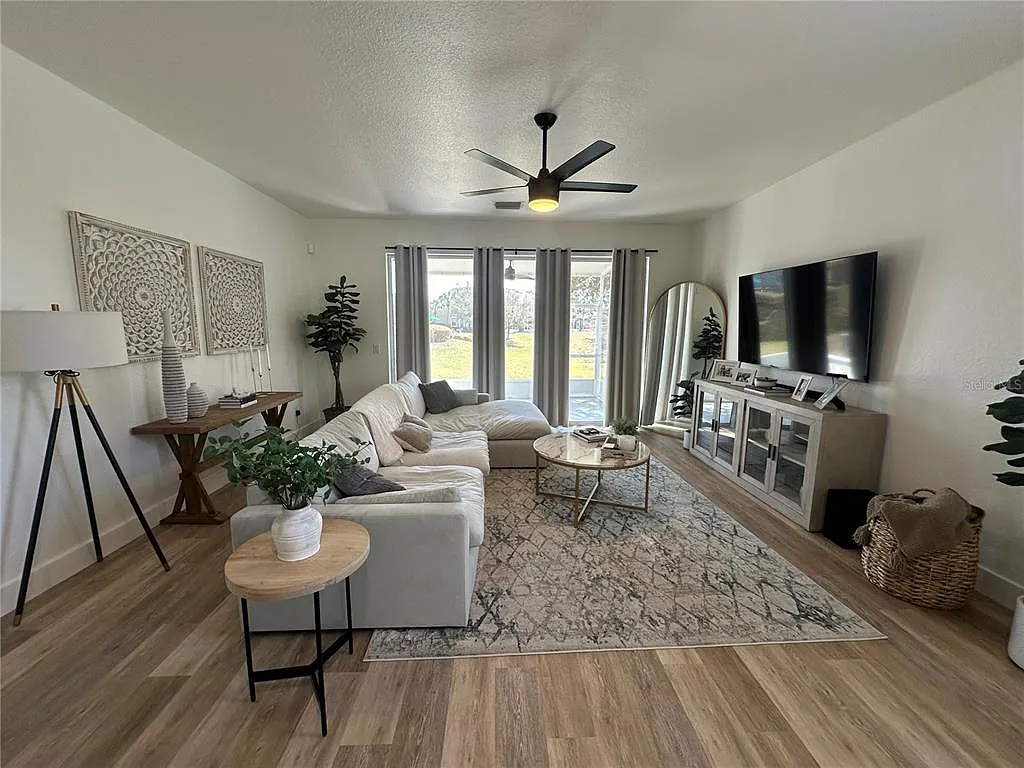 3 bed, 2.5 bath, 1542 sqft, $2,000 — Photo 2