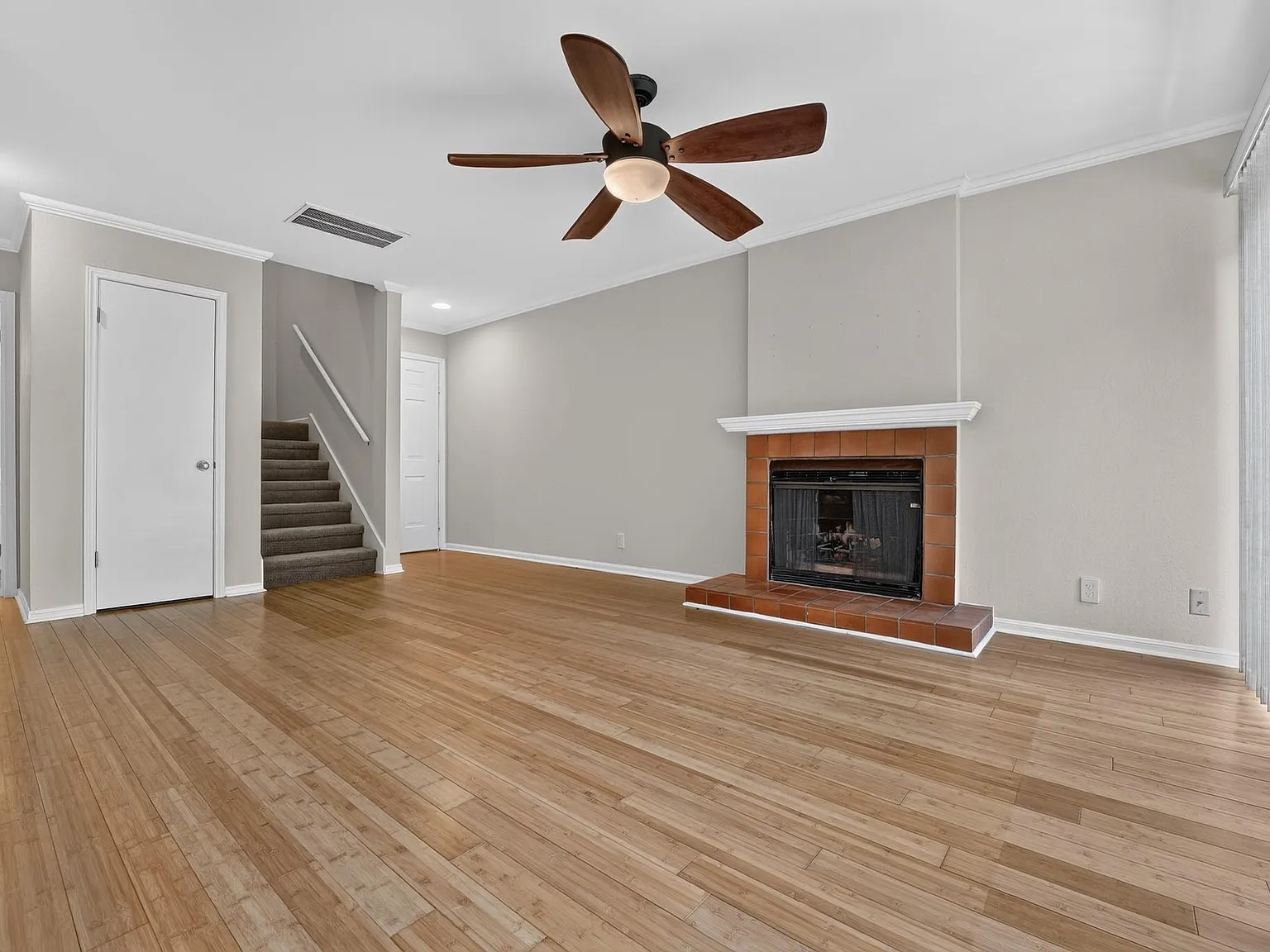 2 bed, 2.5 bath, 1167 sqft, $2,200 — Photo 4