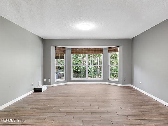 5th image of 3950 GUMWOOD Drive W