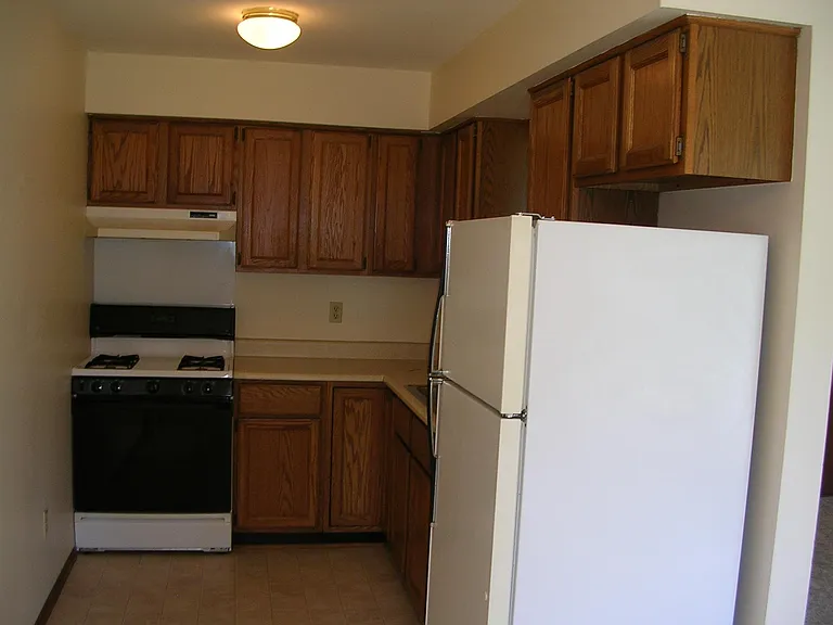 2549 S Kinnickinnic Ave — Photo 2
