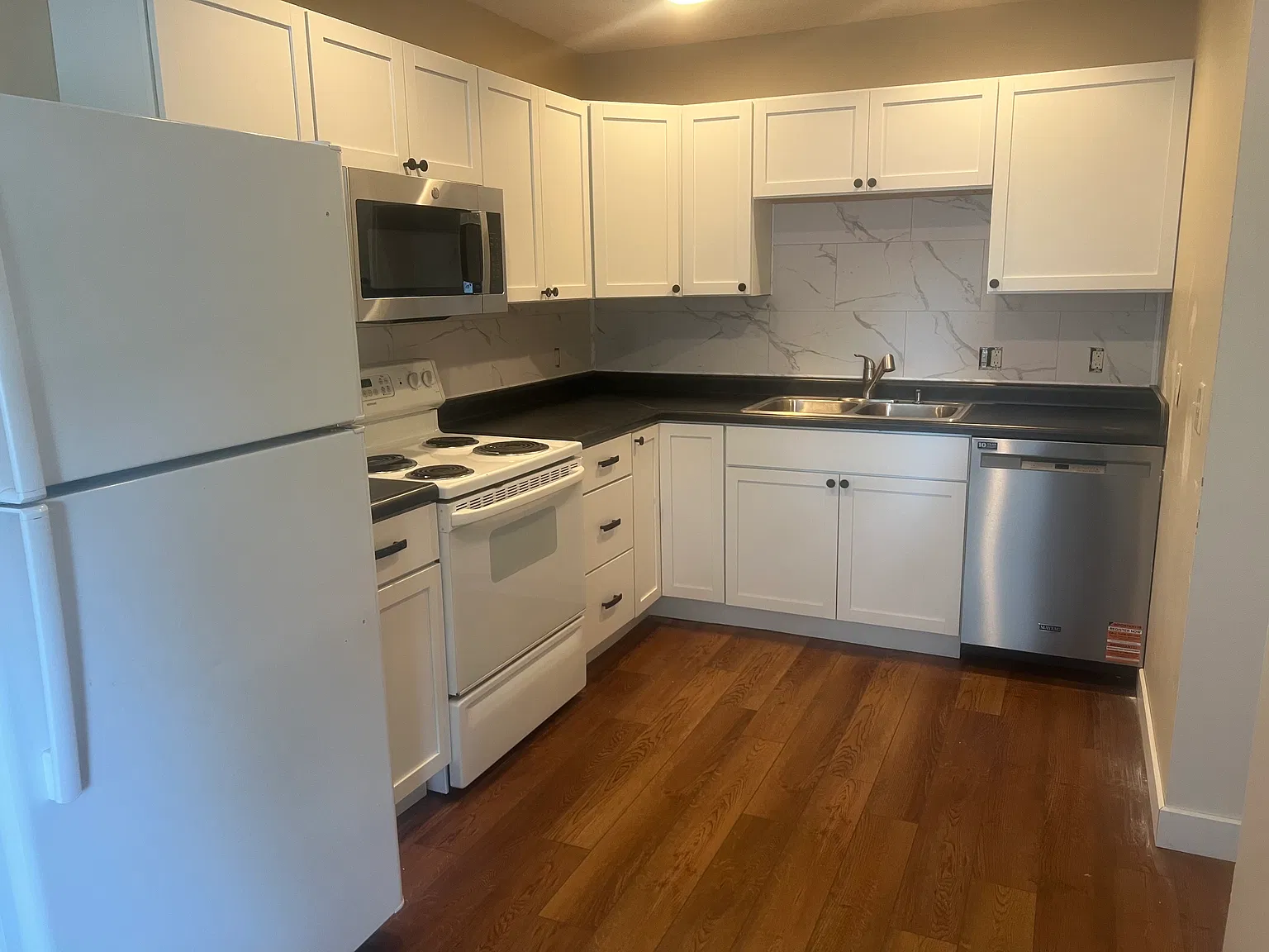 1125 N Stark St — Photo 2