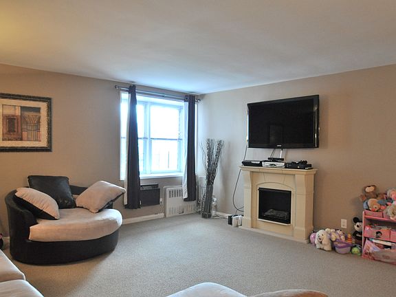 Living Room - view 2