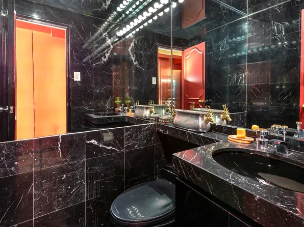 1050 5th Avenue image 9 of 13