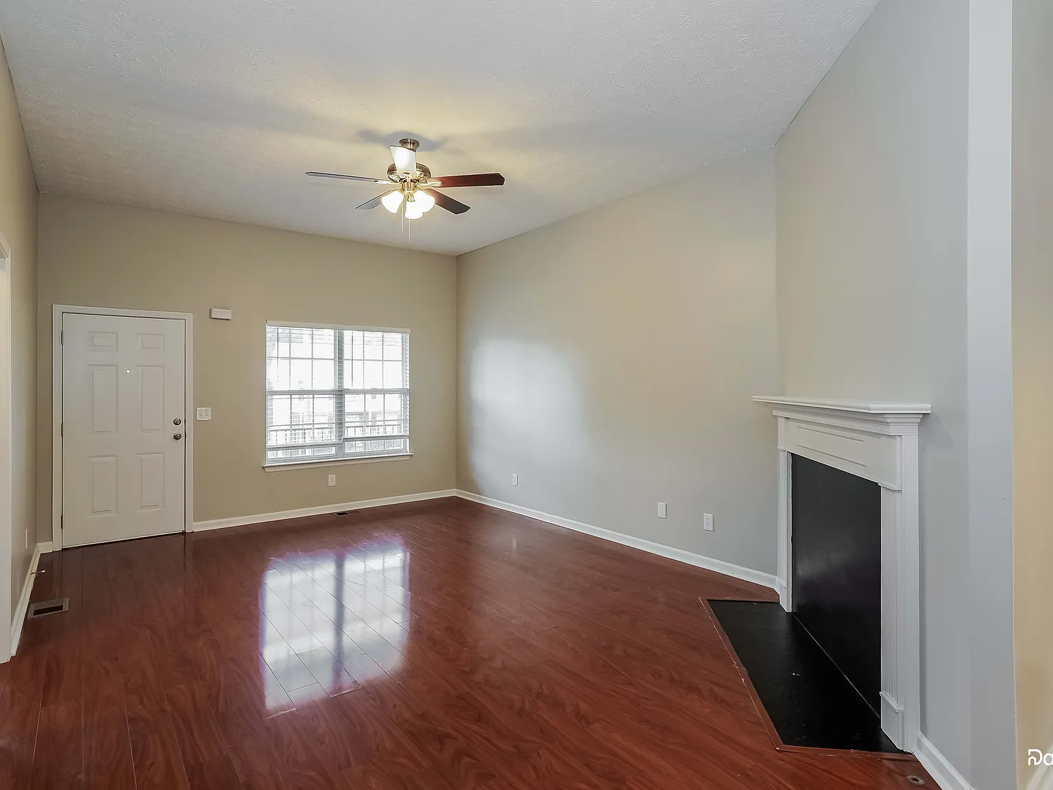 3 bed, 2.0 bath, 1333 sqft, $2,235 — Photo 4
