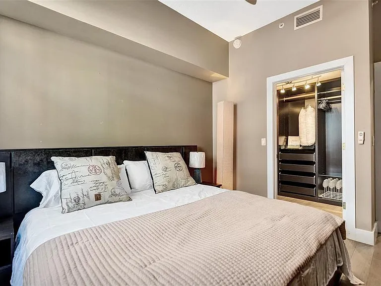 255 Evernia St #501 — Photo 12