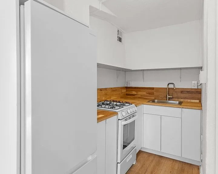 St. Regis Apartments — Photo 64