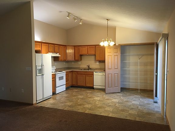5th image of 866 Harvard Dr #B