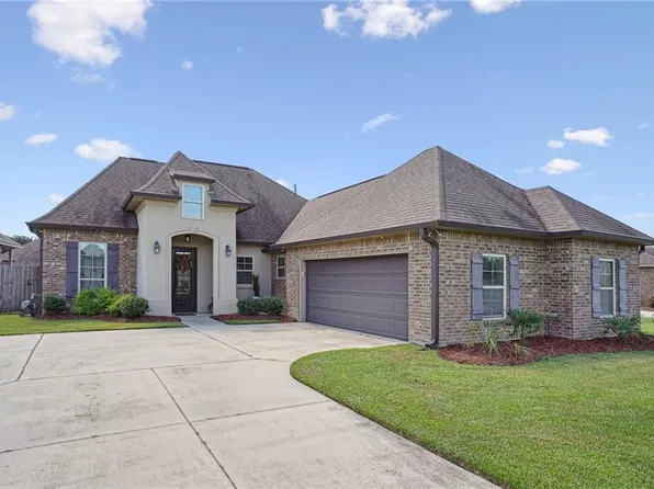 313 Old Place Ln, Madisonville, LA 70447