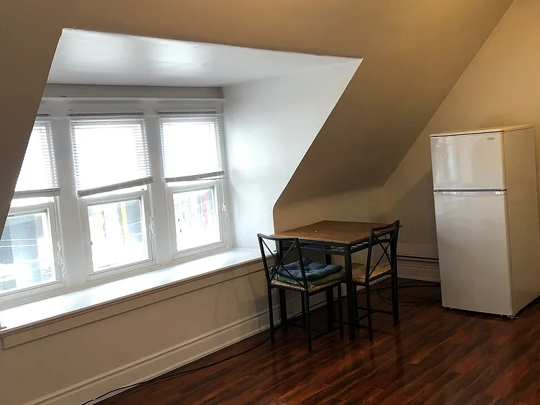 197 Dundas St E #1A — Photo 5