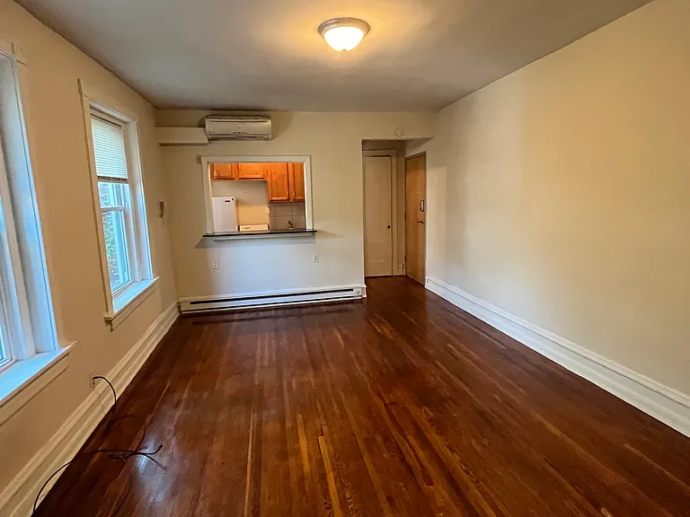 West Franklin Apts — Photo 3